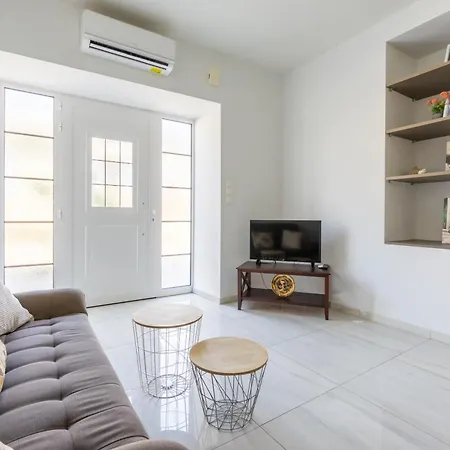Cozy Coastal In Heraklion (Crete)