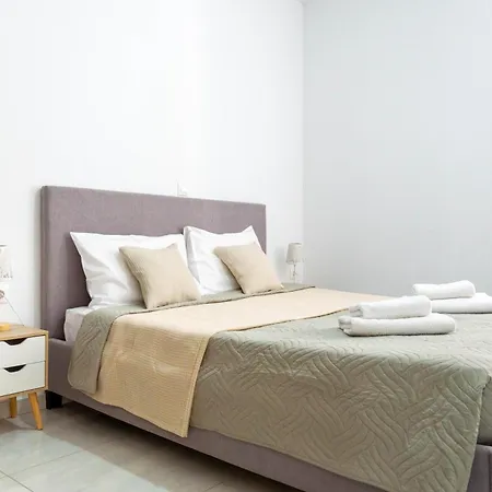 Cozy Coastal In Heraklion (Crete)